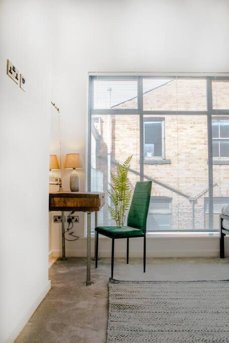 Central Townhouse With Roof Terrace Manchester Exterior photo